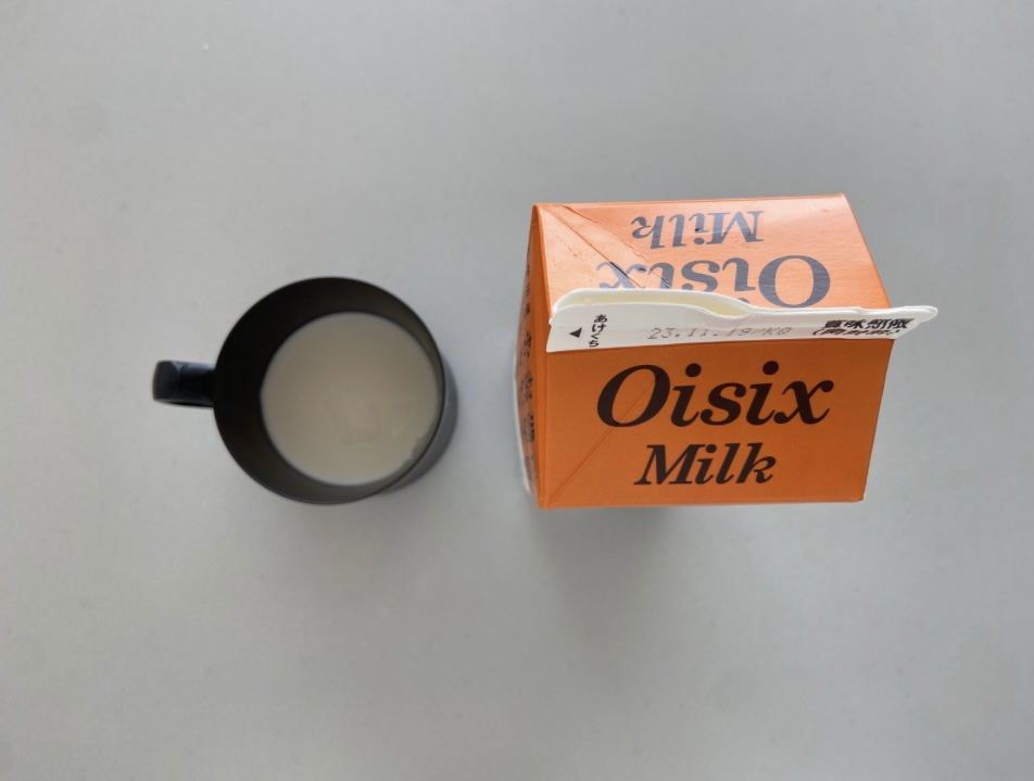 飛騨高原牛乳の色味を表す画像
